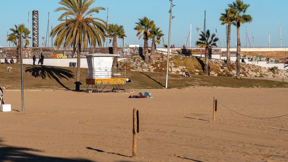 Barceloneta beach fills up in Barcelona’s summer