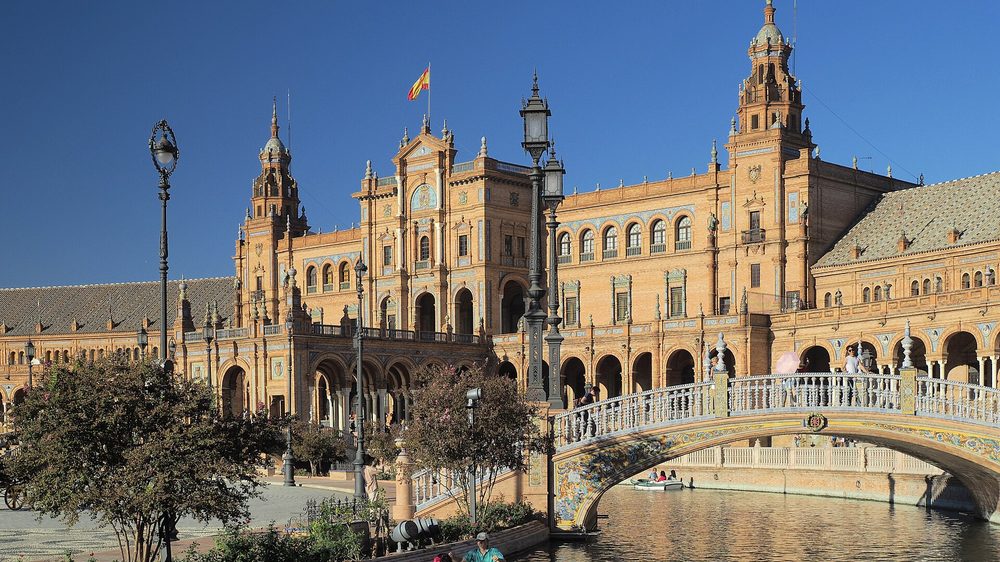 Plaza de Espana shows the best time to visit Seville