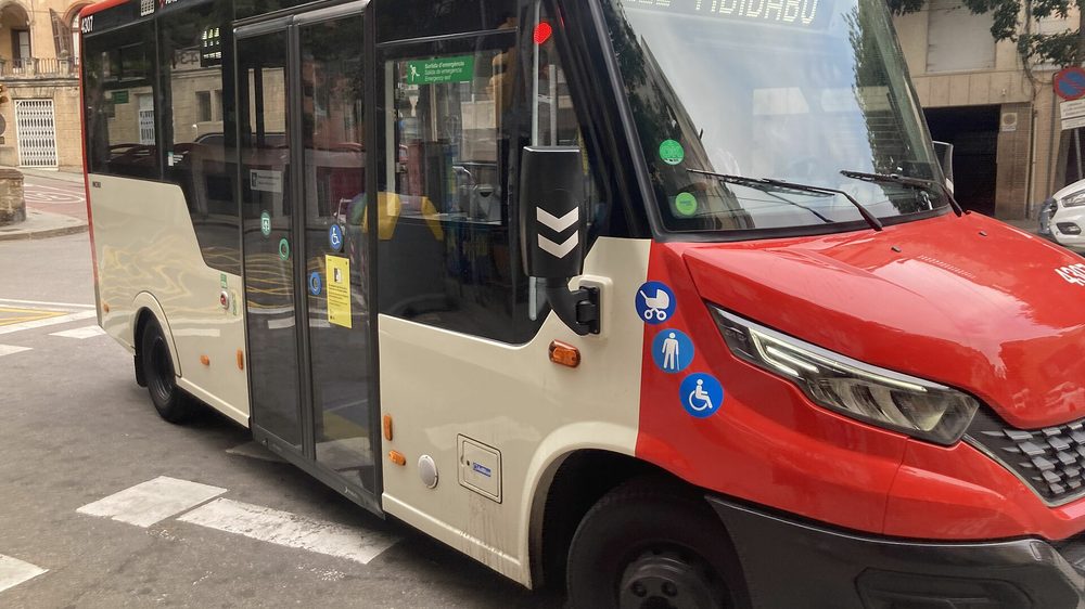 A city bus in Barcelona fills the gaps the metro misses