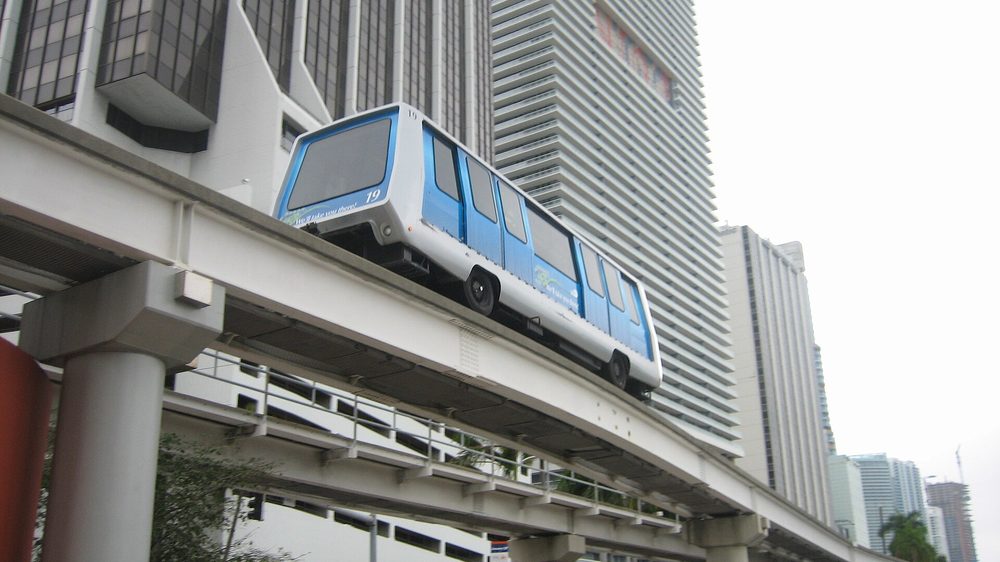 Riding the free Miami Metromover around Downtown