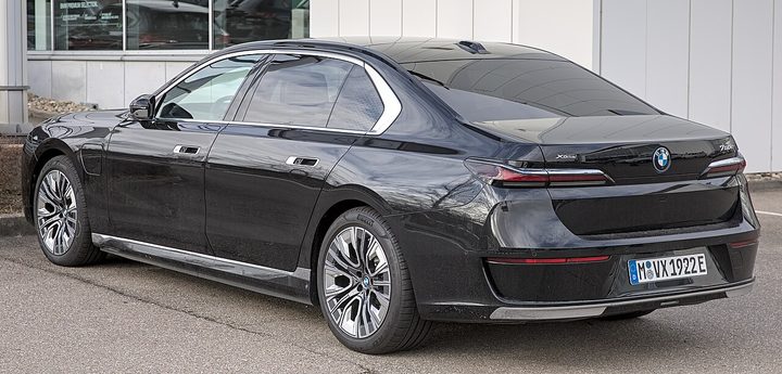 Rent BMW 7 Series in Dubai