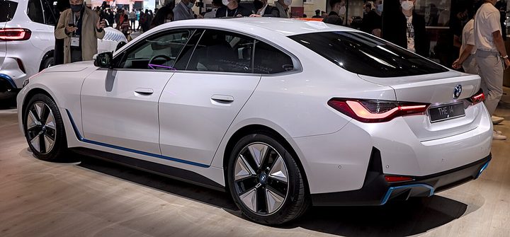 Rent BMW i4 in Dubai