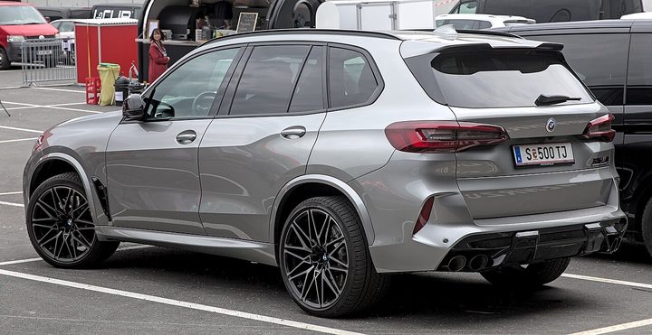 Rent BMW X5 in Dubai
