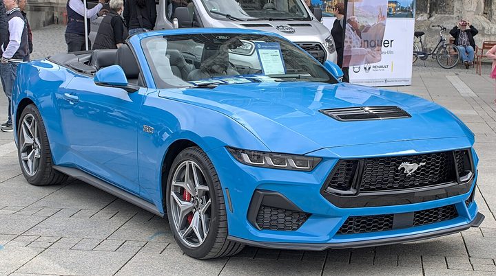 Rent Ford Mustang Convertible in Malaga