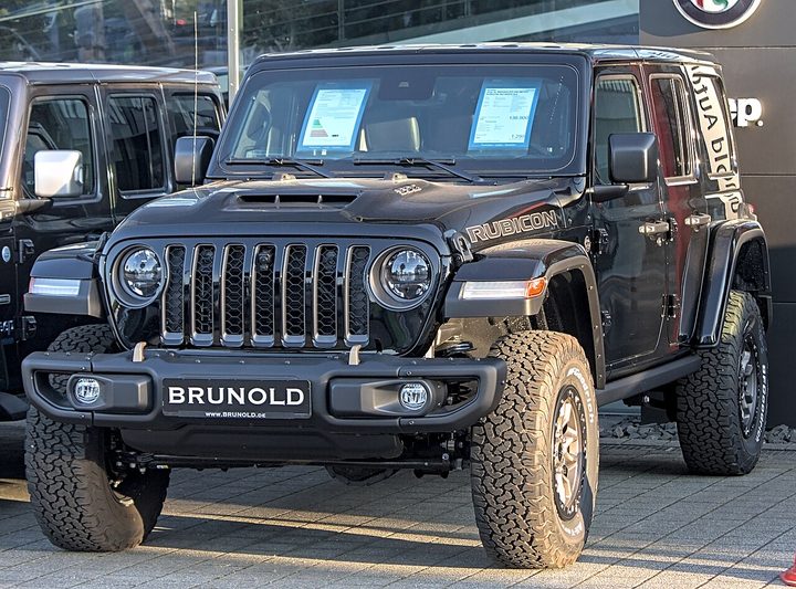 Rent Jeep Wrangler in Dubai