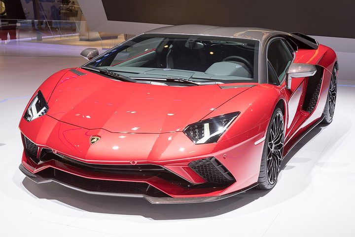 Rent Lamborghini Aventador in Dubai