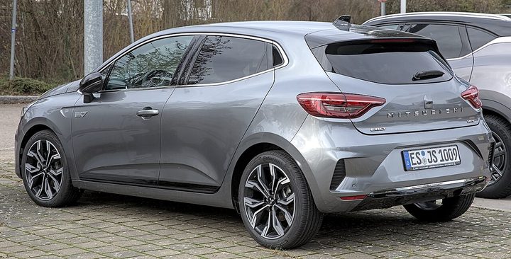 Rent Mitsubishi Attrage in Dubai