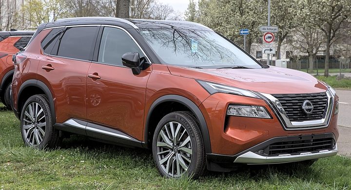 Rent Nissan X-Trail in Dubai