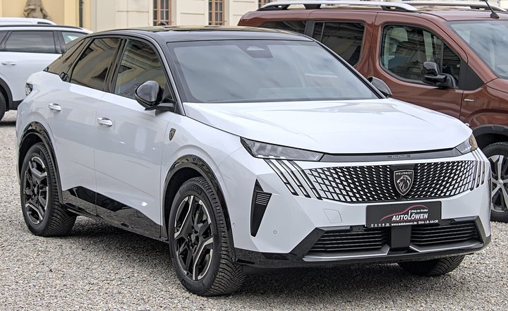 Rent Peugeot 3008 in Madrid