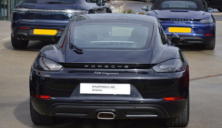 Rent Porsche 718 Cayman in Dubai
