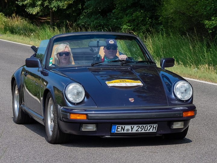 Rent Porsche 911 Cabriolet in Dubai