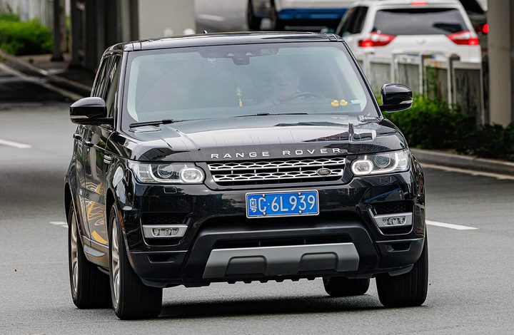 Rent Range Rover Sport in Dubai
