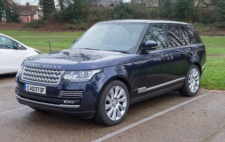 Rent Range Rover Vogue in Dubai