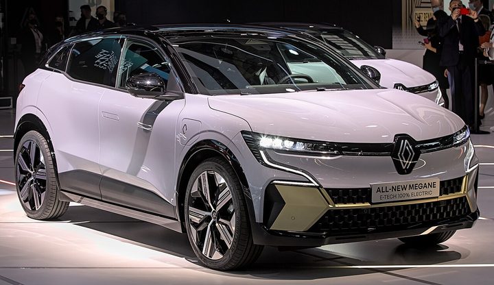 Rent Renault Megane E-Tech in Barcelona