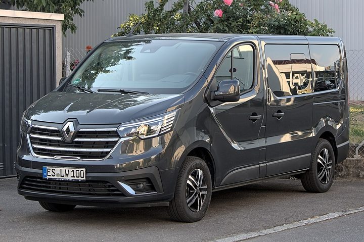 Rent Renault Trafic in Barcelona