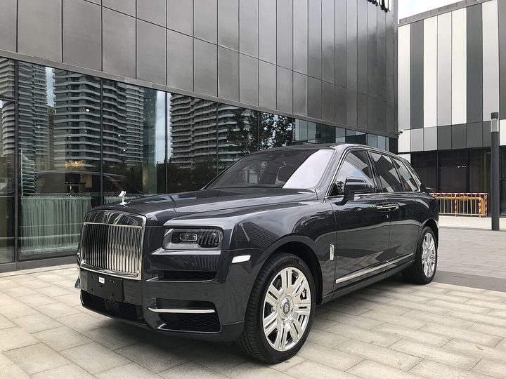 Rent Rolls-Royce Cullinan in Dubai