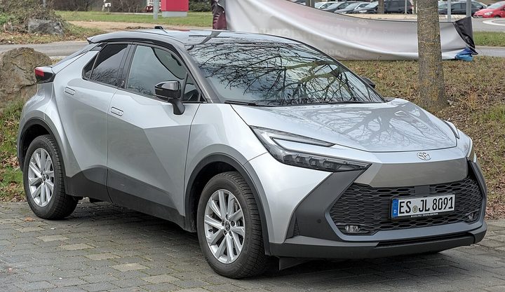 Rent Toyota C-HR in Dubai