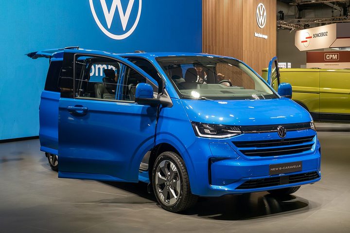 Rent Volkswagen Caravelle in Madrid