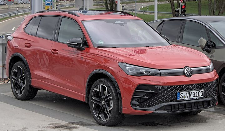 Rent Volkswagen Tiguan in Madrid