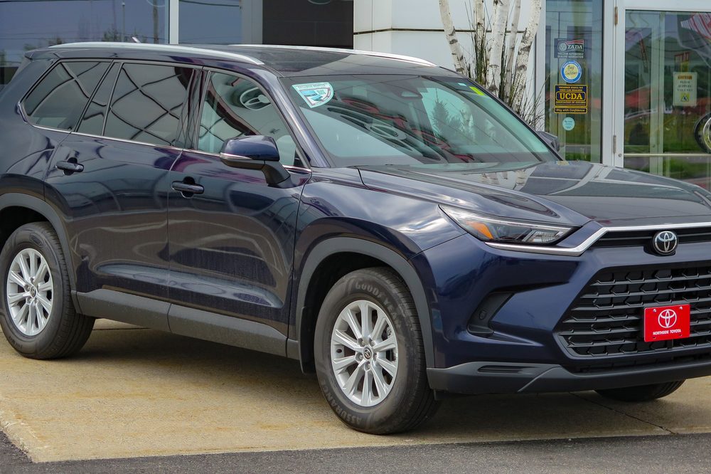 Аренда Toyota Grand Highlander в Тбилиси — восьмиместный внедорожник с полным приводом