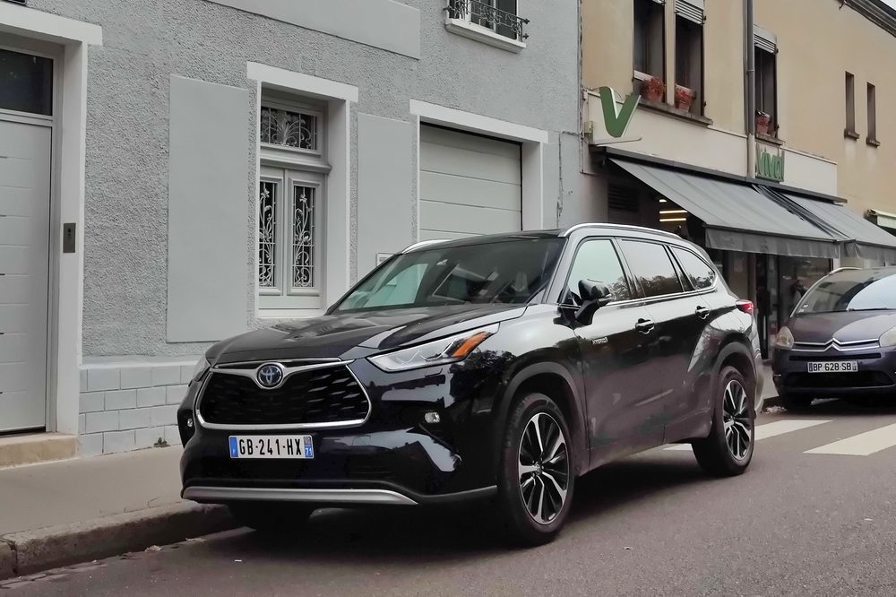 Аренда Toyota Highlander Limited в Тбилиси — семиместный внедорожник с полным приводом