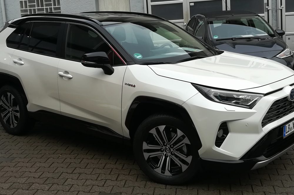 Аренда Toyota RAV4 в Тбилиси — компактный кроссовер с полным приводом